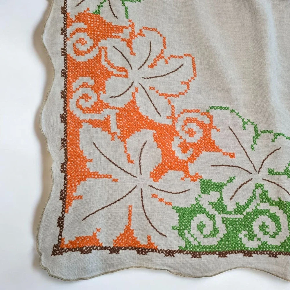 Vintage Hand Embroidered Cross Stitch Leaf Tablecloth‎ Scalloped Edge 46x64 Fall
